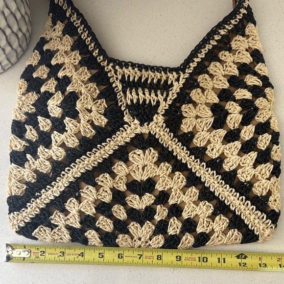 NEW Goegeous Handcrafted Crochet Patterned Bag - Black and Tan - Picture 5 of 12